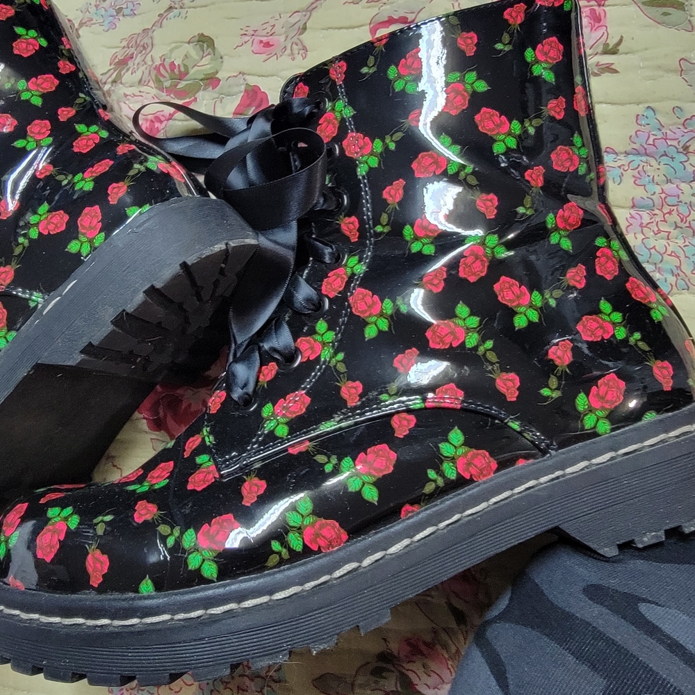 Torrid Betsy Johnson combat boots
